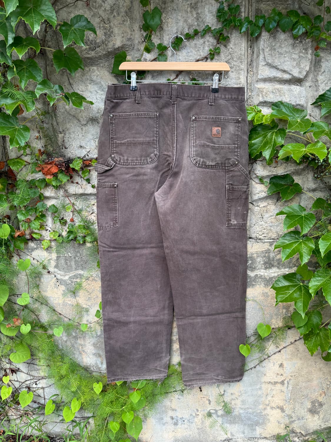 칼하트 b136 distressed 다크브라운 하드페이딩 더블니 팬츠 상품이미지2