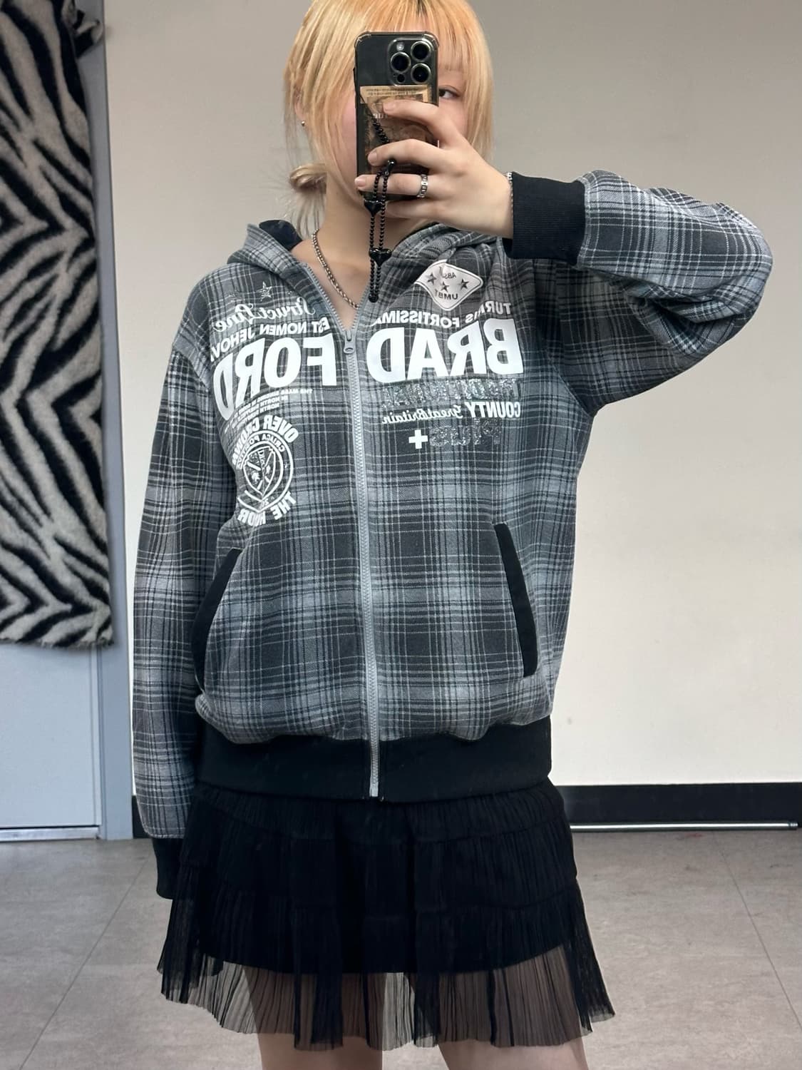 check lettering hood zip-up 상품이미지1