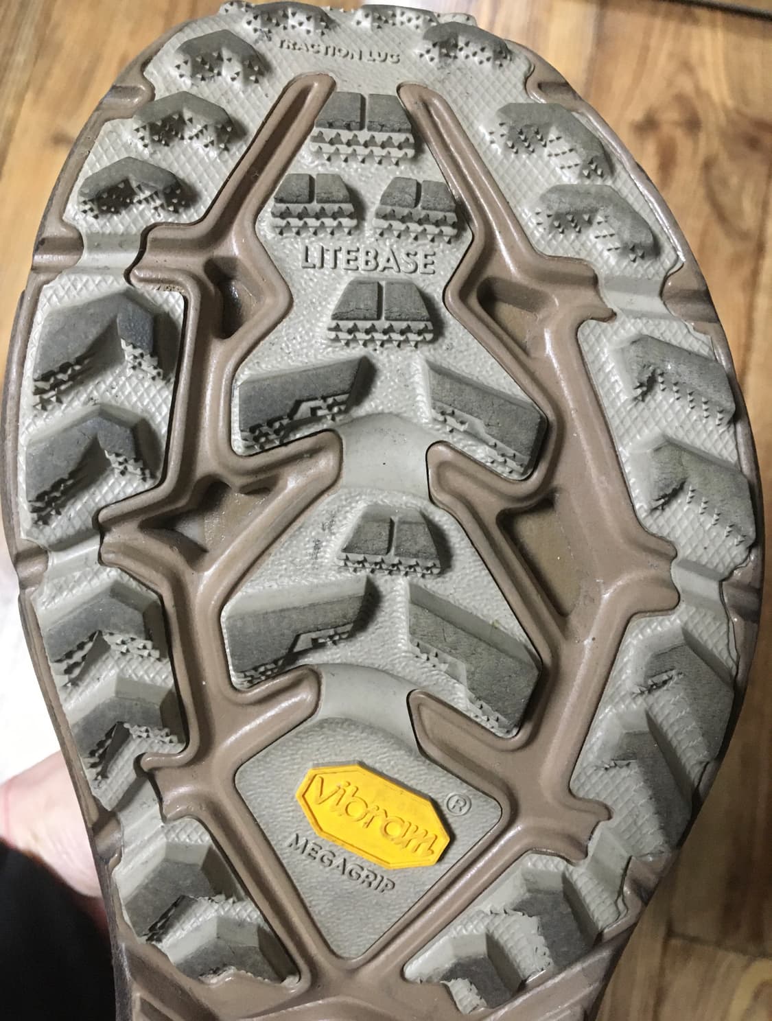 호카 새티스파이 마파테스피드4 라이트 러버 판매합니다 상품이미지6