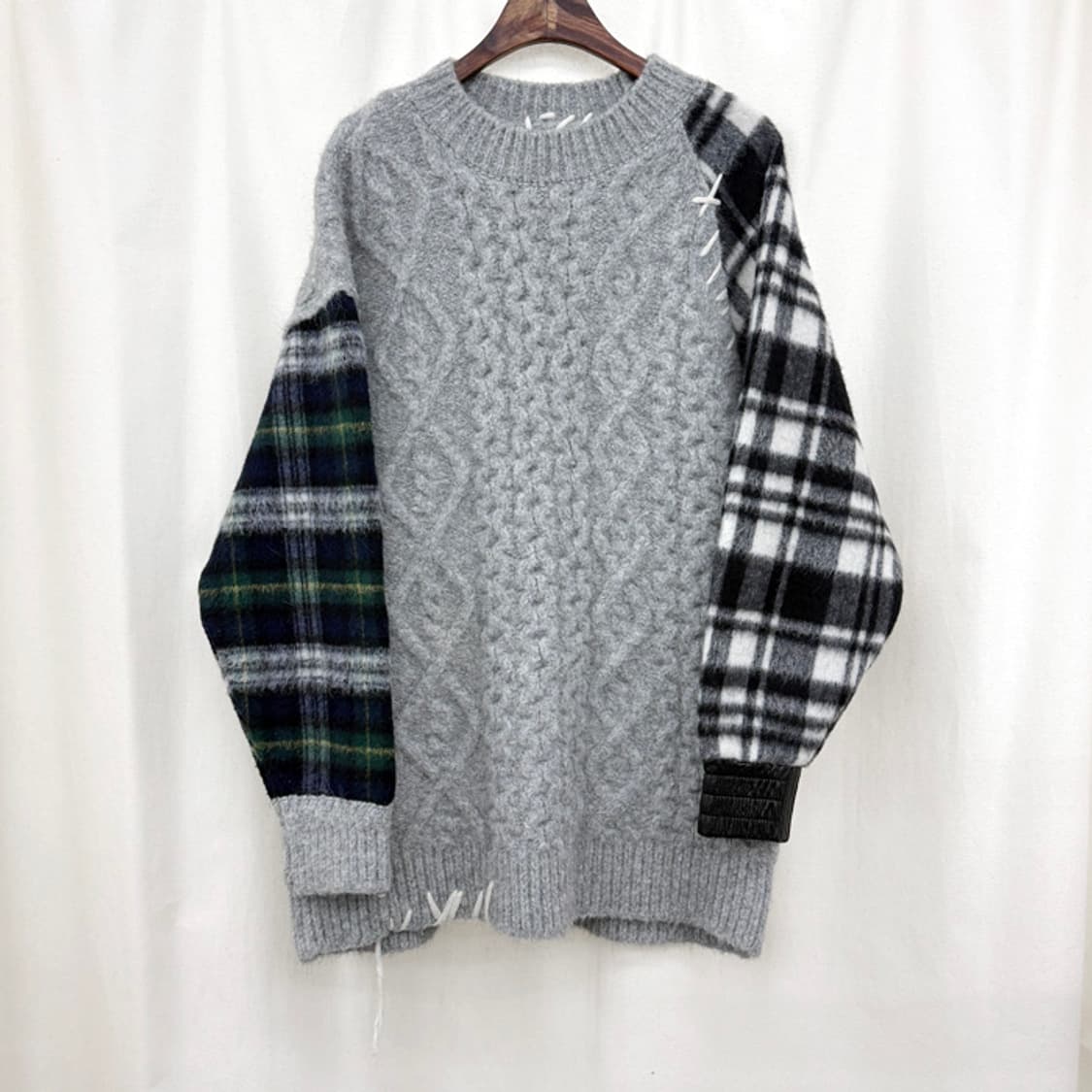 아더에러 22FW 그레이 완블 스웨터 상품이미지1