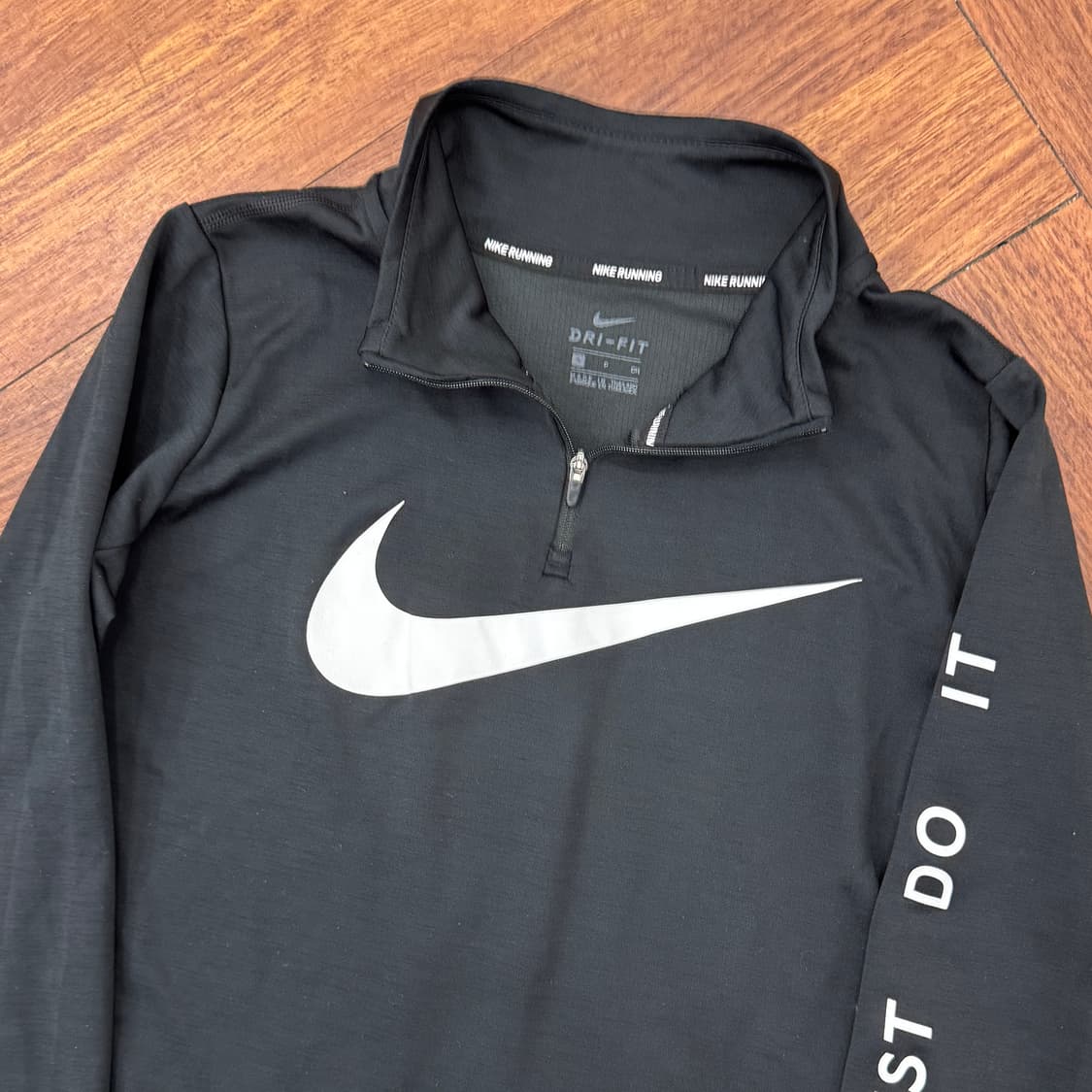 여성용 S  나이키 빅로고 스우시 런닝 반집업 기능성 티셔츠  상품이미지3