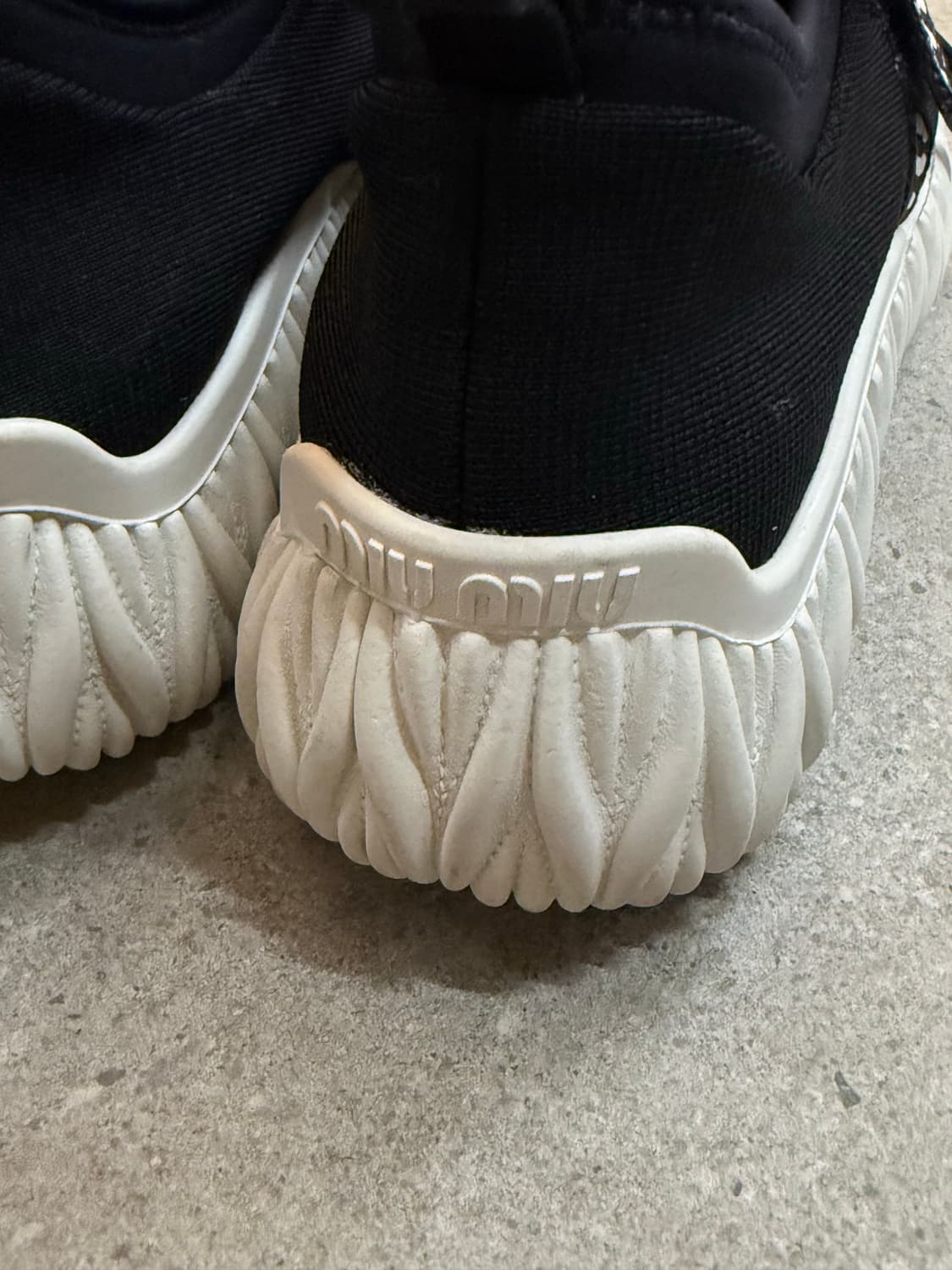 미우미우 로고 테이프 스트레치 스니커즈 38 상품이미지7