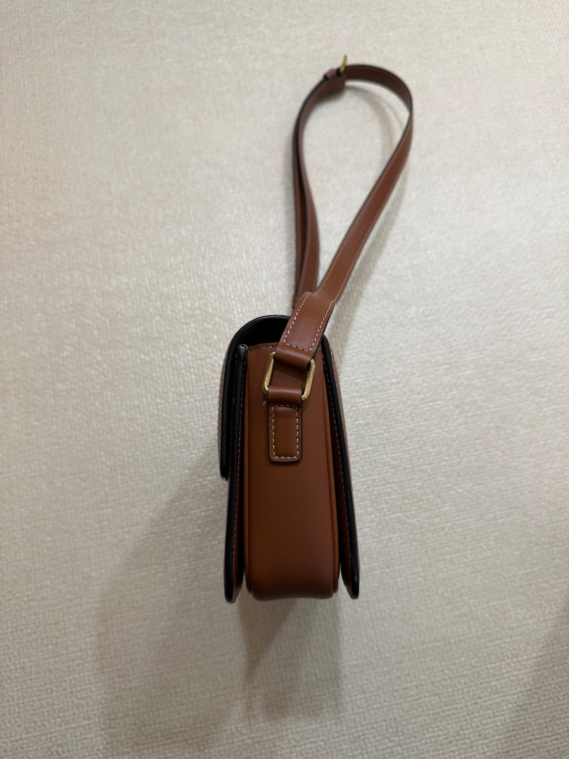 셀린느 트리옹프 틴 숄더백 상품이미지4