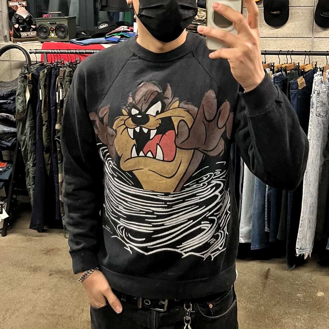 90s 루니툰즈 테즈 프린팅 스웻셔츠 (95-100) 상품이미지6