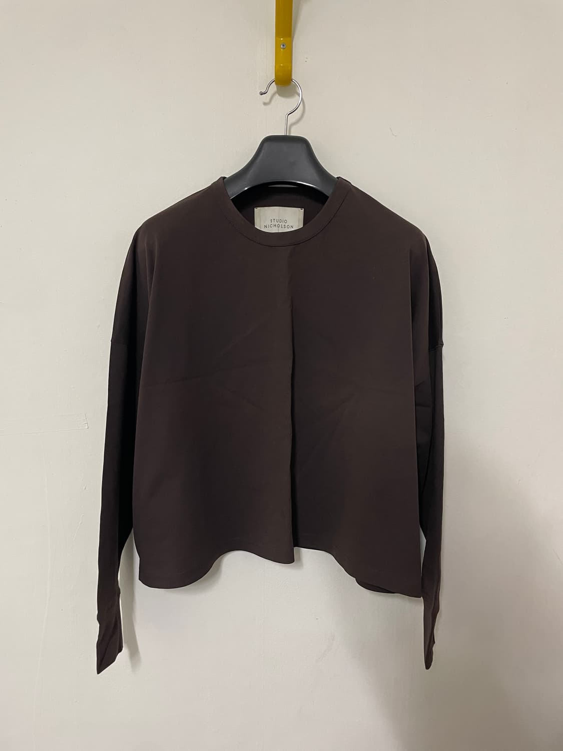 스튜디오니콜슨 브라운 롱슬리브 상품이미지1