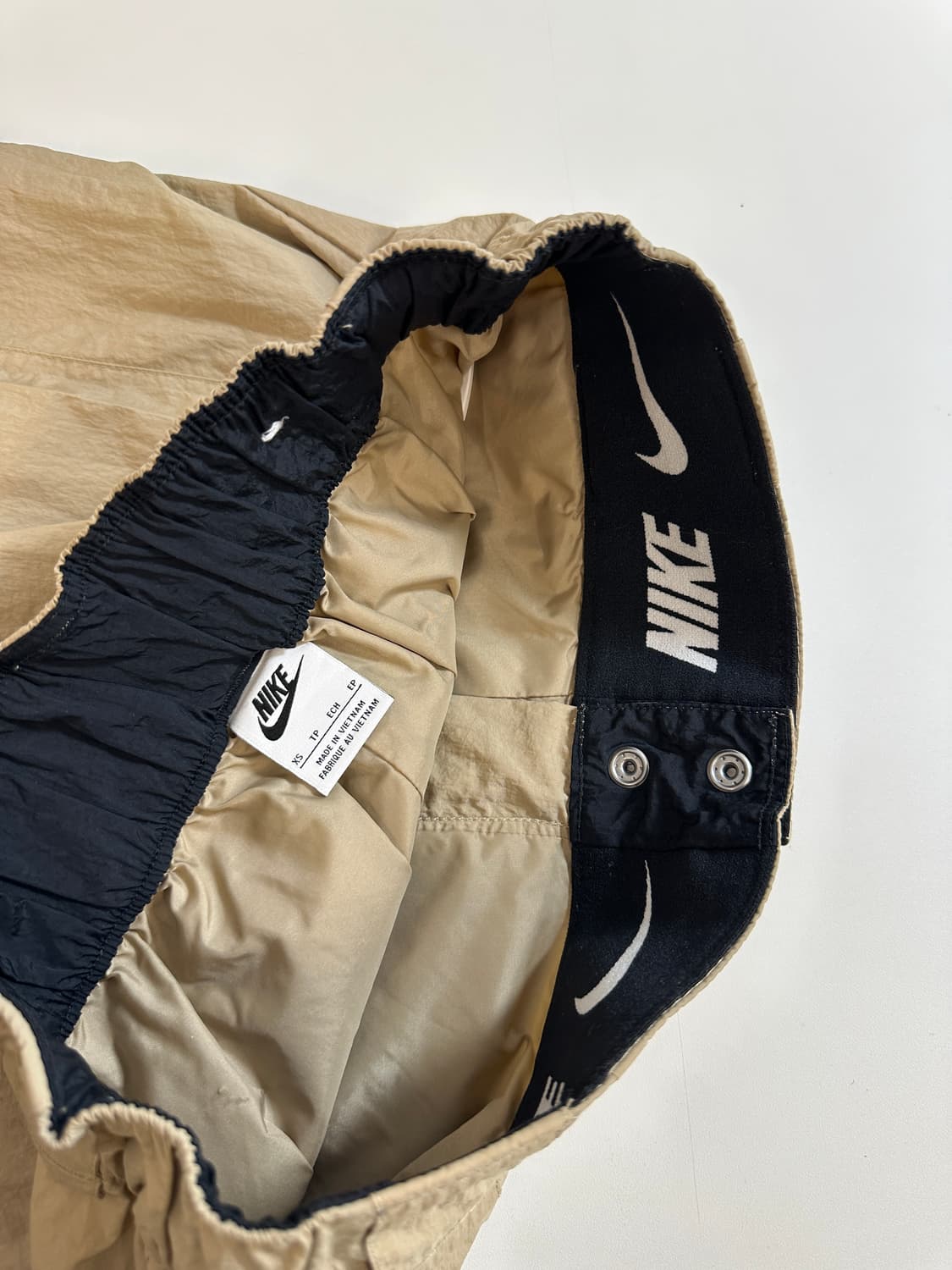 나이키 nike 나일론 카고 하이웨스트 와이드 팬츠 베이지 (27) 상품이미지6