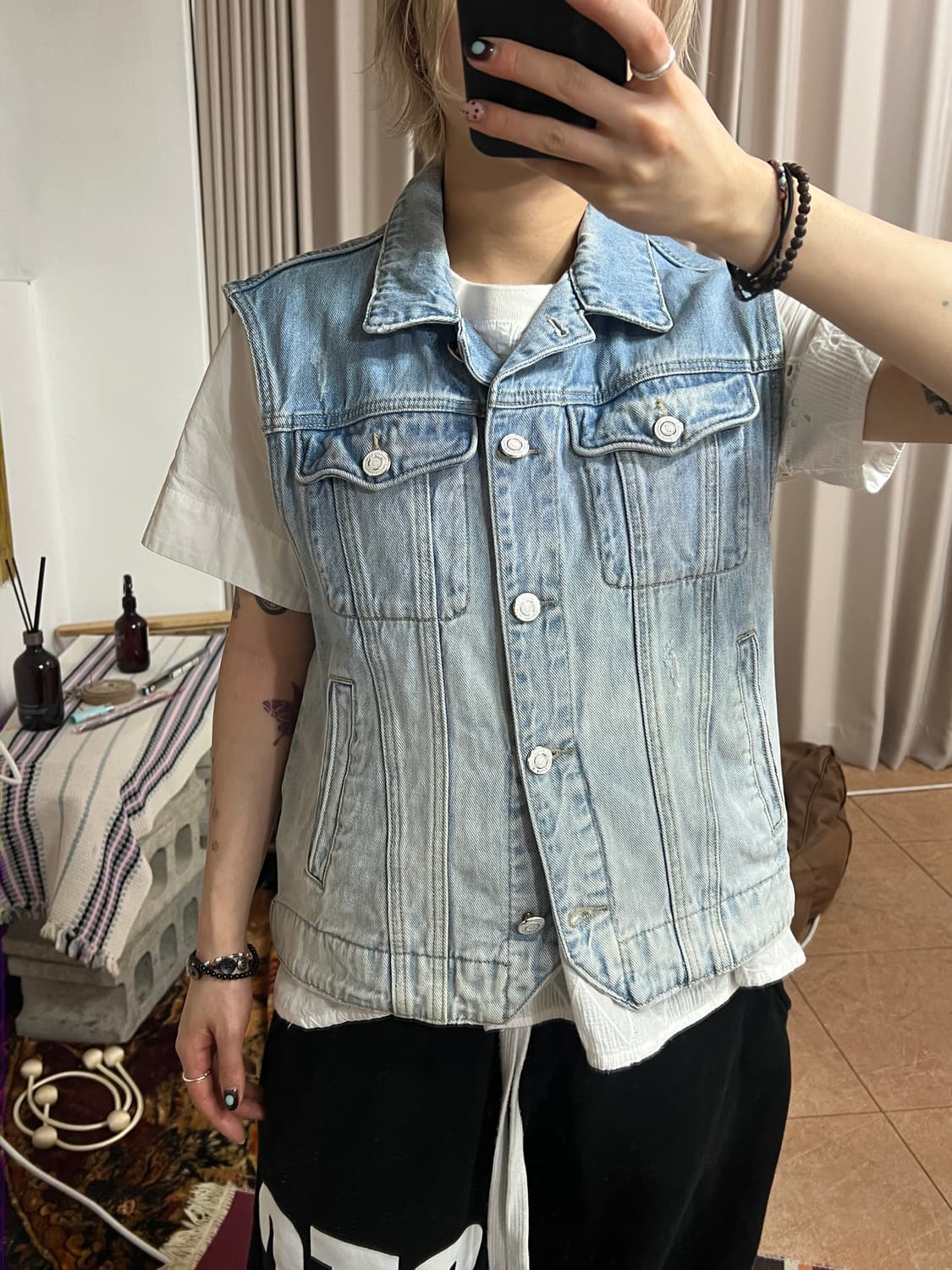 써스데이 아일랜드 그라데이션 데님 베스트 자켓 상품이미지1