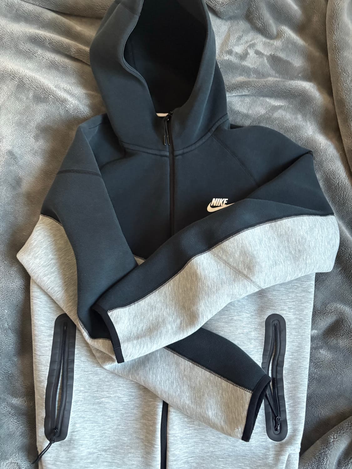 나이키 테크팩 블랙그레이 희귀색상 l 상품이미지2