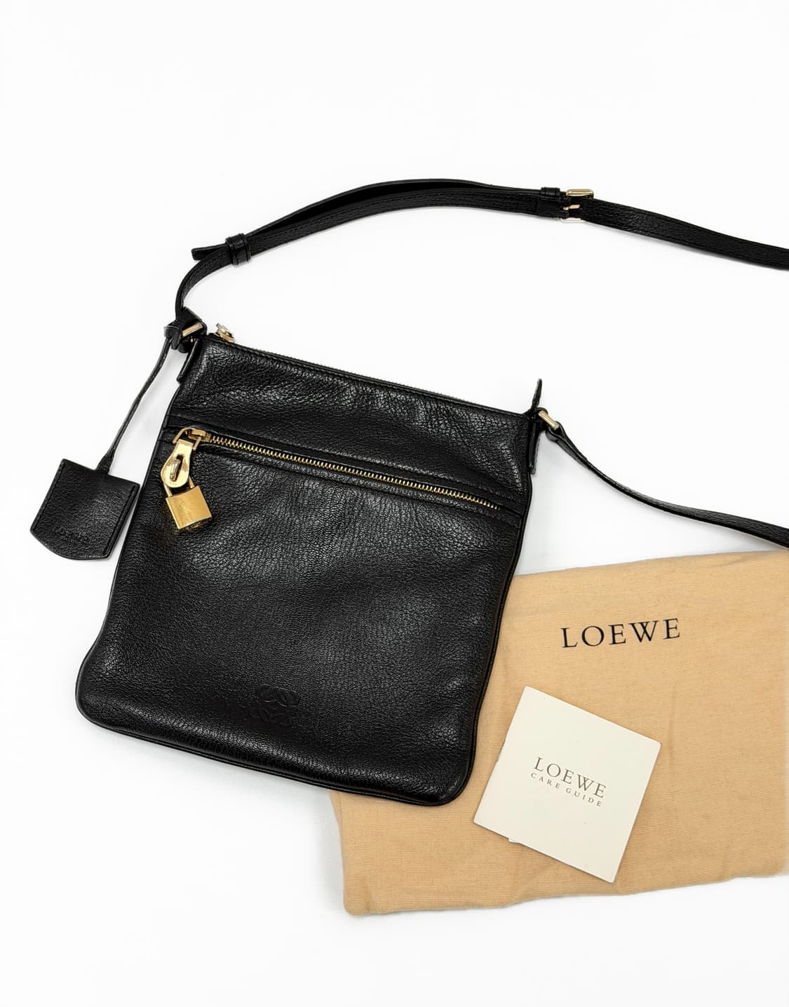 로에베 아나그램 고트스킨 패드락 플랫 크로스백 상품이미지1