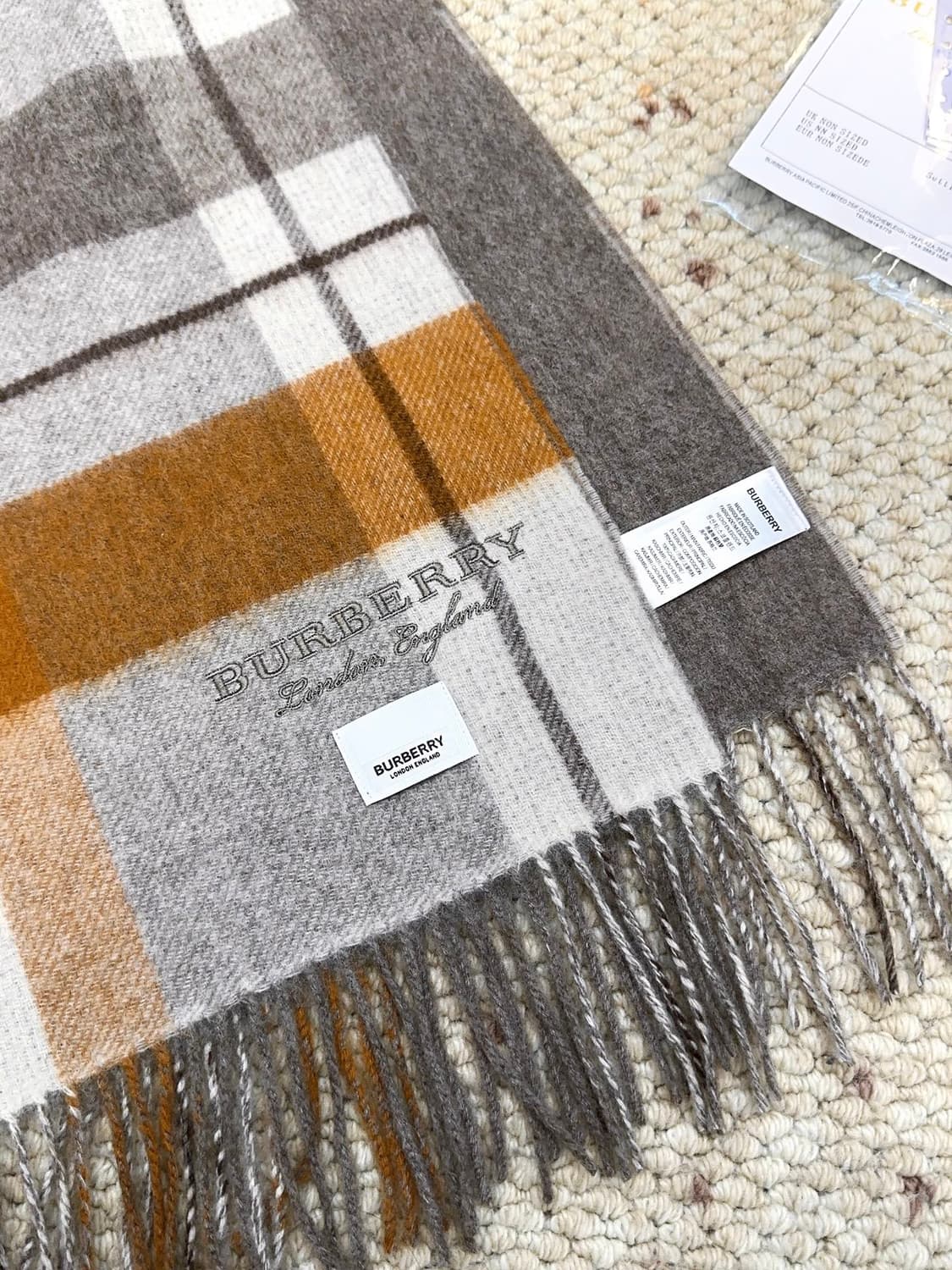 버버리숙녀 리버서블 스카프100% 램스울
 상품이미지6