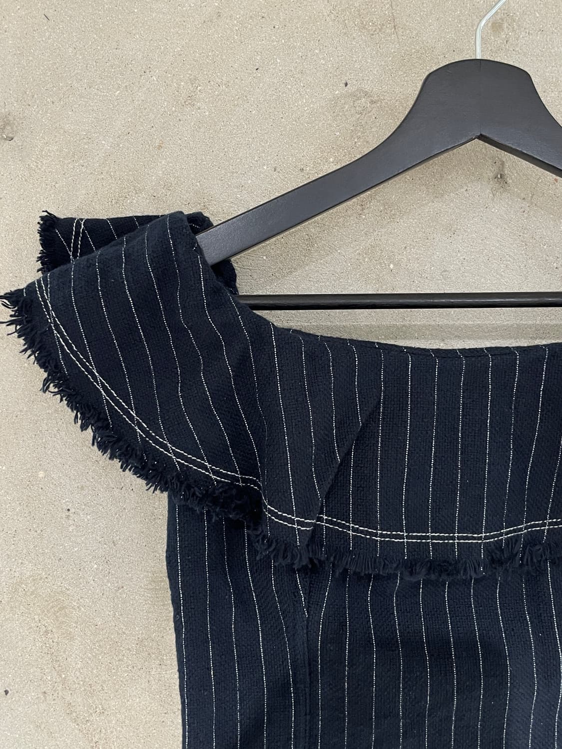 티 바이 알렉산더 왕 다크 네이비 스트라이프 오프 숄더 크롭 탑 상품이미지2