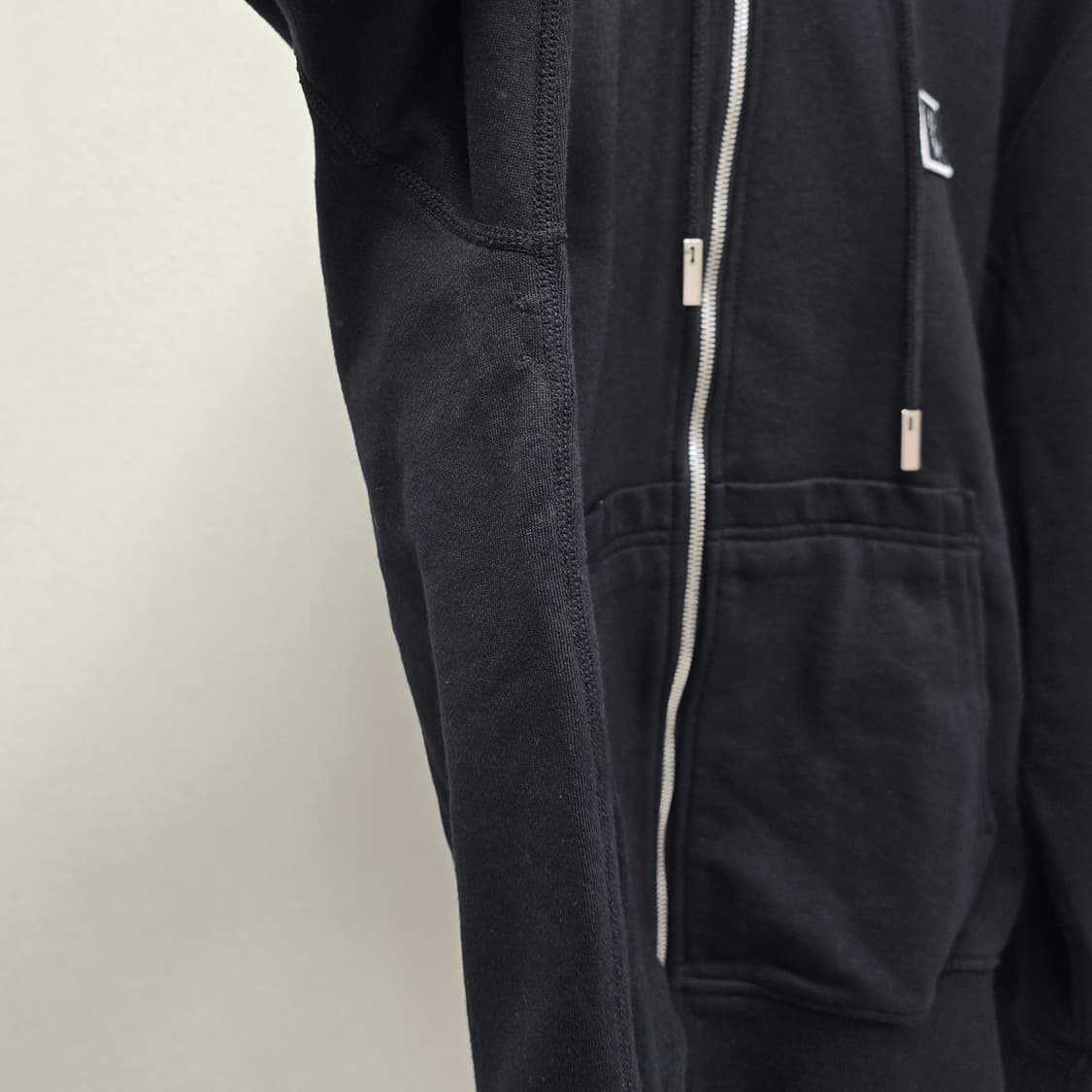 우영미 백로고 후드 집업 46사이즈 95 판매 상품이미지3