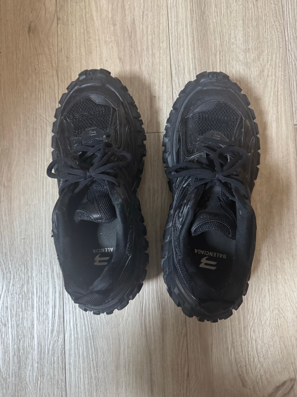 [42] 발렌시아가 디펜더 스니커즈 블랙 상품이미지5