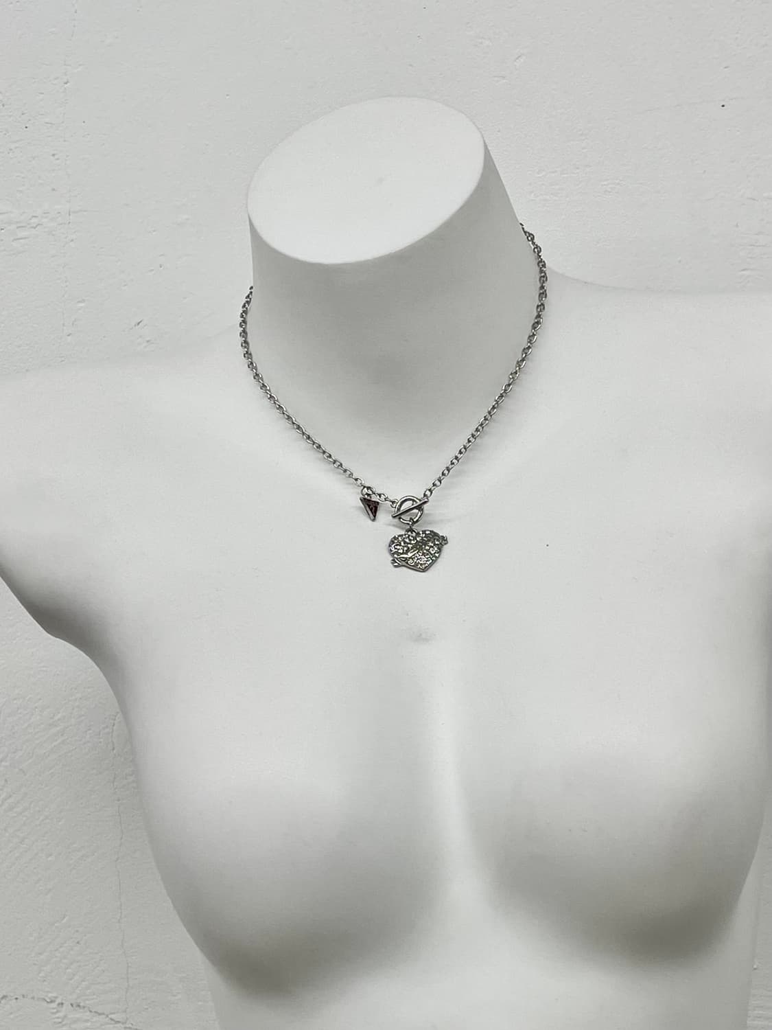 게스 하트 큐빅 토글 네크리스 상품이미지3