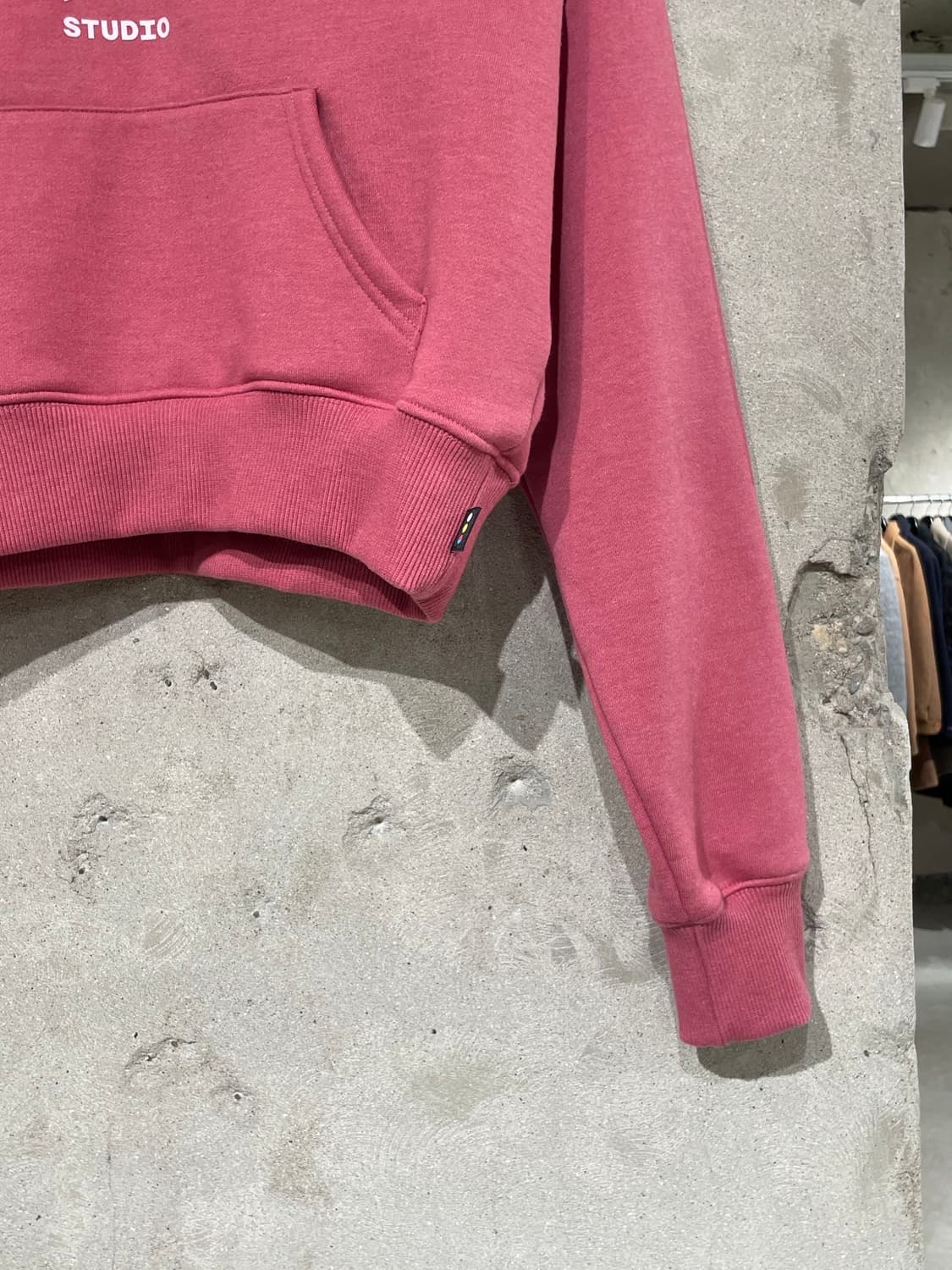 아이앱 스튜디오 핑크 하프 집업 크롭 스웻 셔츠 상품이미지5