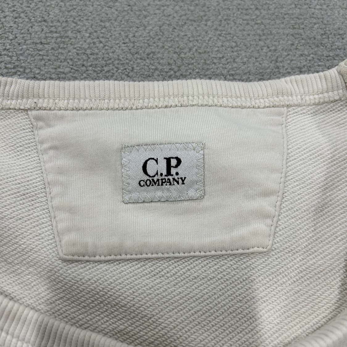 C.P. 컴퍼니 아이보리 맨투맨 티셔츠 m 상품이미지2