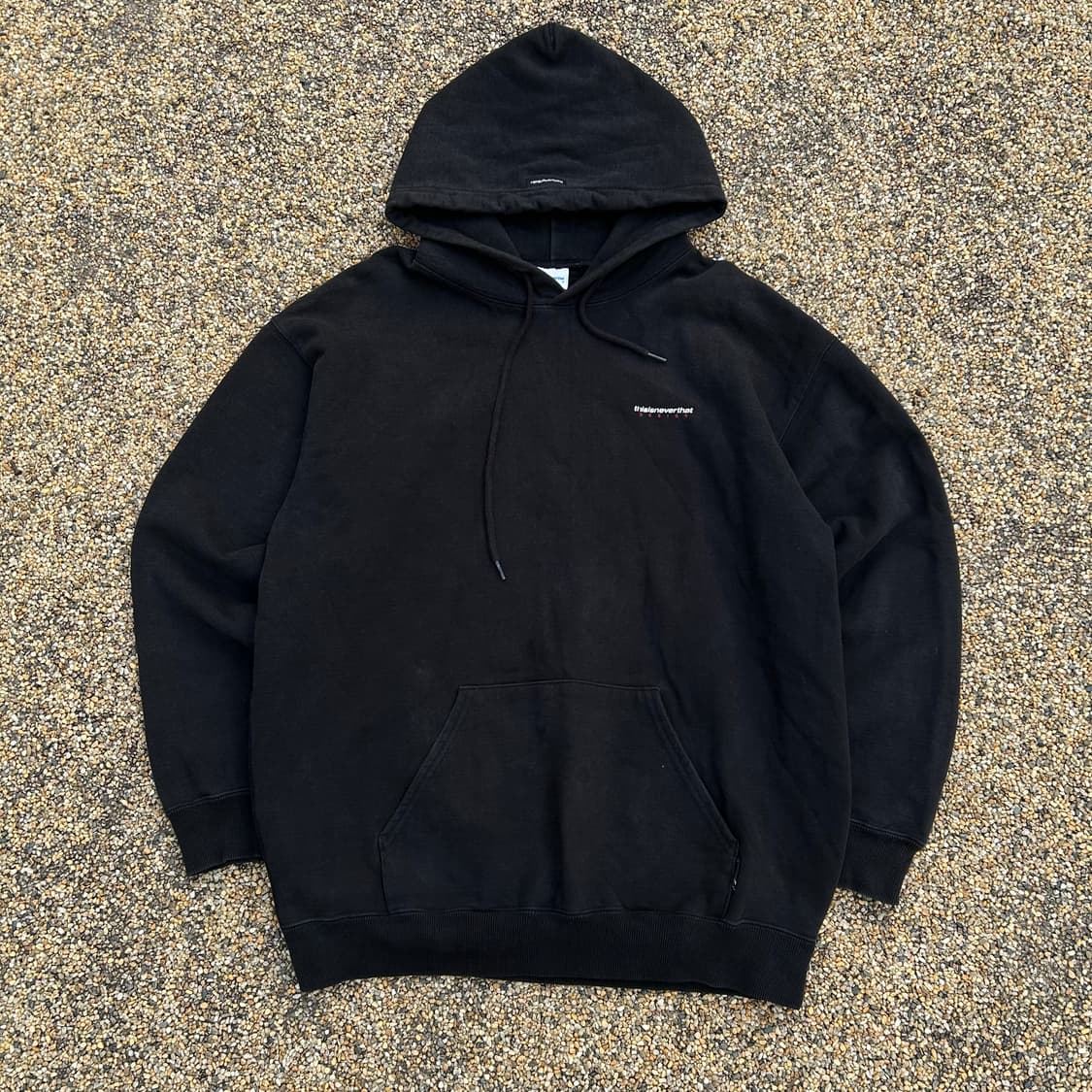 디스이스네버뎃 블랙 로고 후드티 상품이미지1