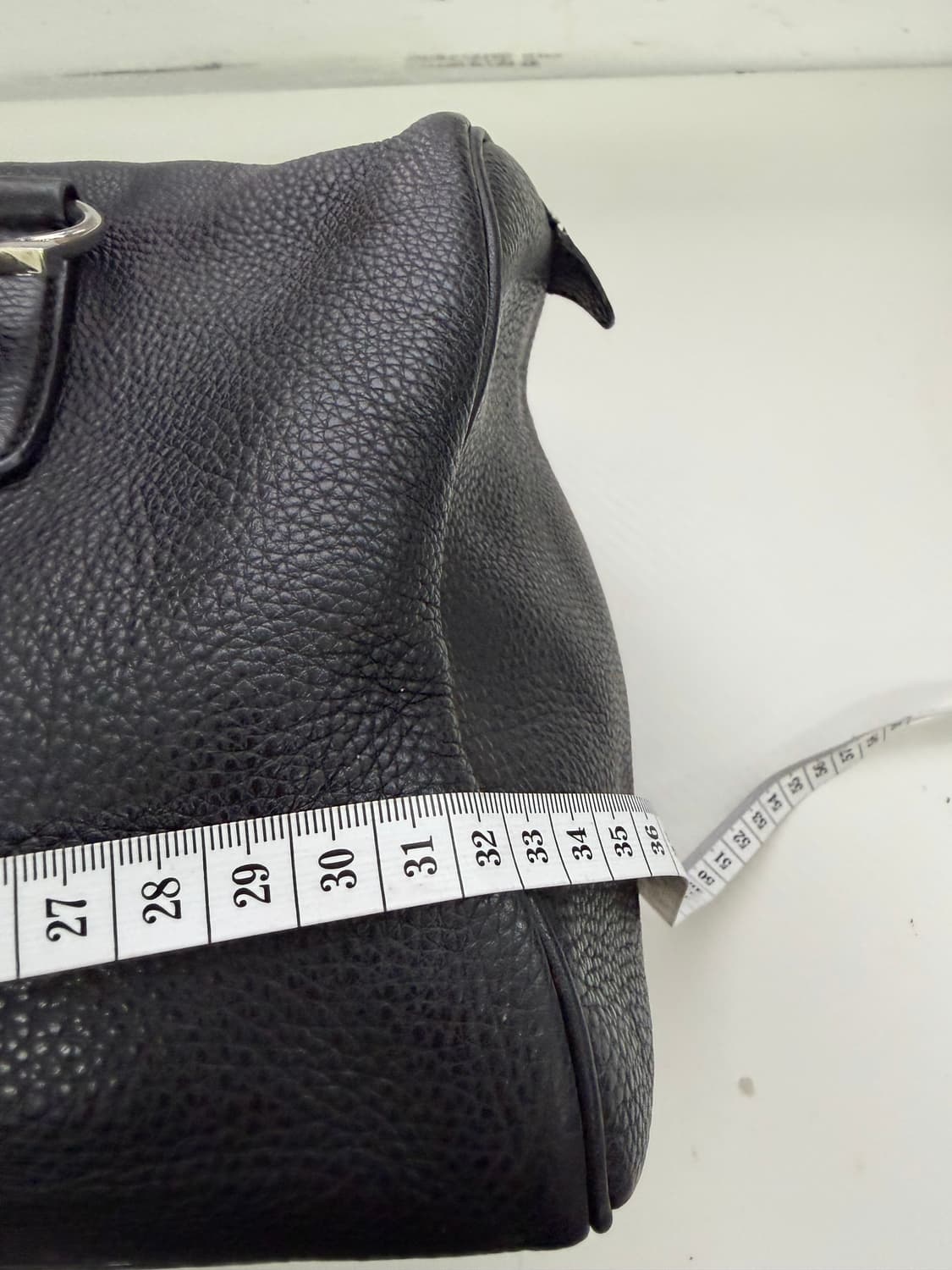 정품) 페라가모 간치니 블랙 레더 토트백  상품이미지9