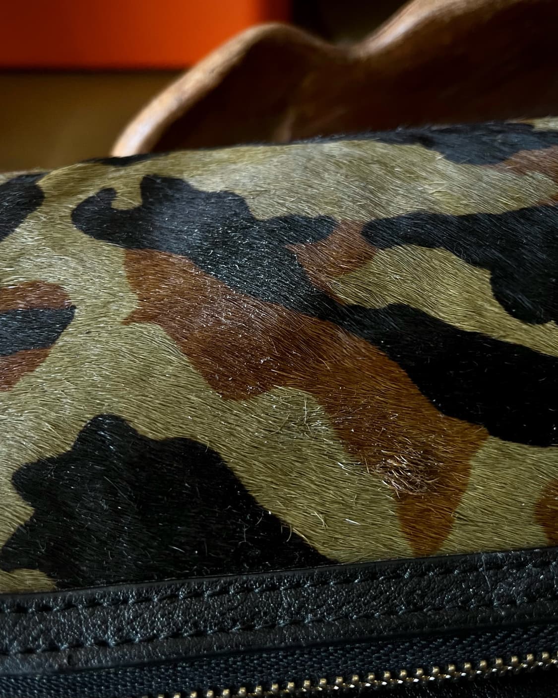 Karyn SEO Calf-Hair Leather Camo Bag 상품이미지4