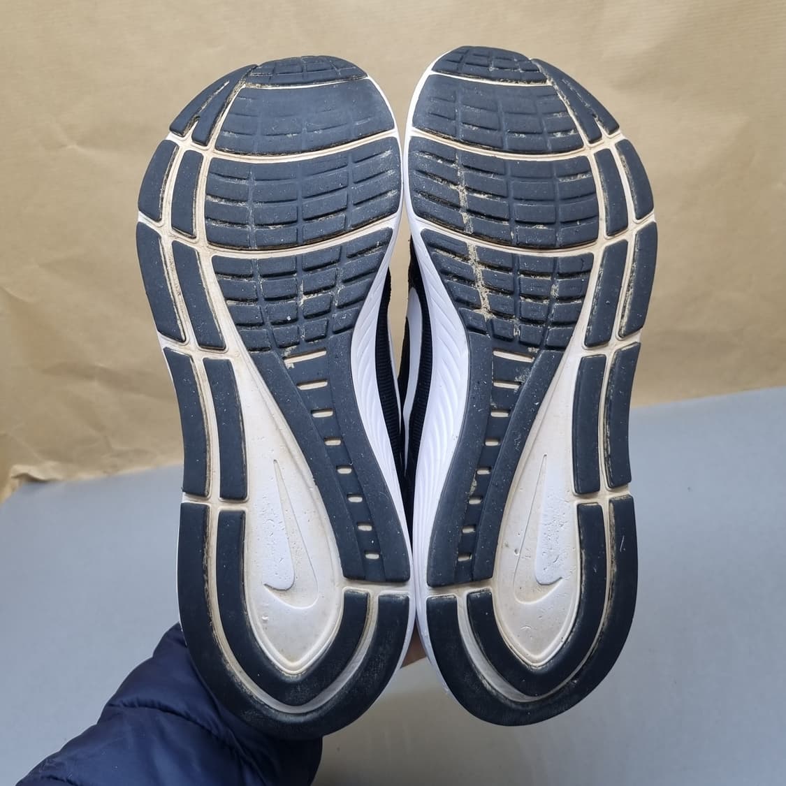 나이키  에어줌 스트럭쳐24 운동화235 상품이미지3