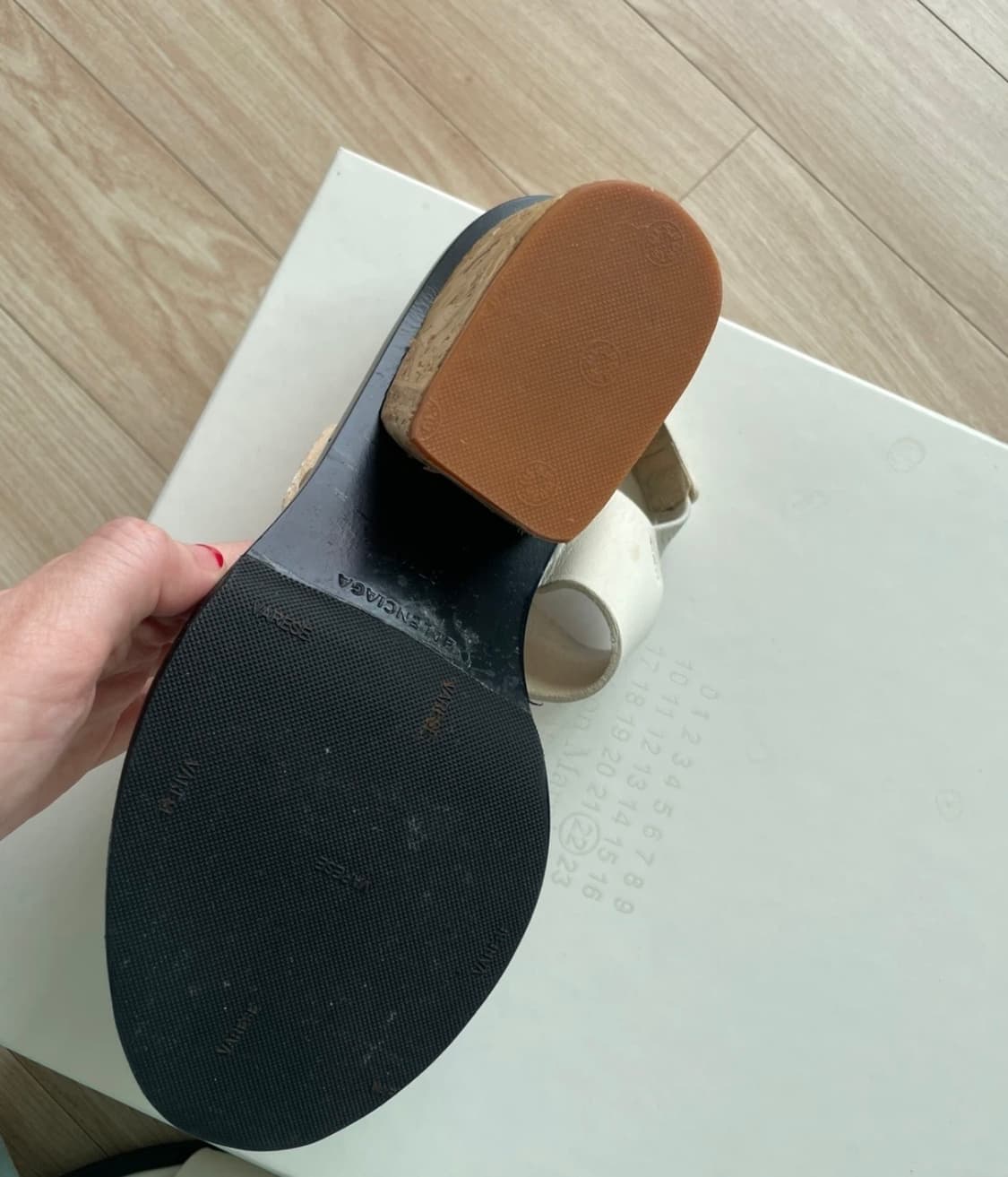 발렌시아가 가죽 샌들 상품이미지4