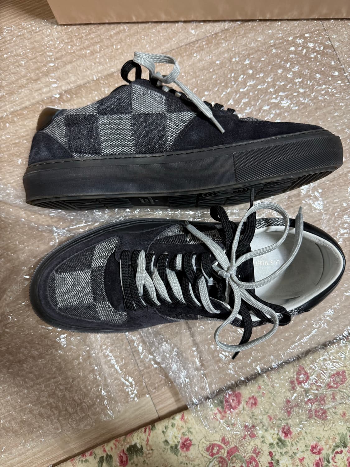 루이비통 다미에 스니커즈 6사이즈 포이즌 감정서포함 ☺️ 상태굳 판매  상품이미지2