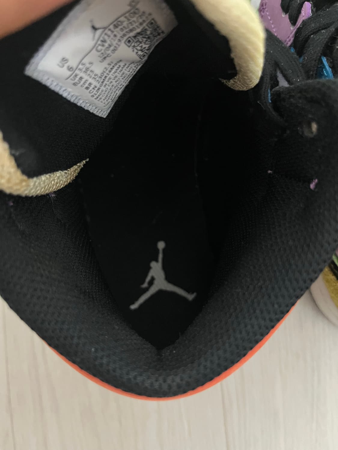 나이키 에어 조던 1 미드 230 상품이미지3