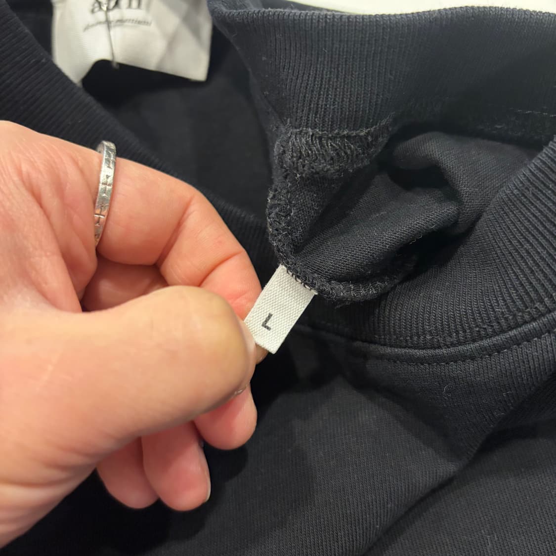 [L] 아미 스몰 로고 긴팔 티셔츠 블랙 B342 상품이미지5