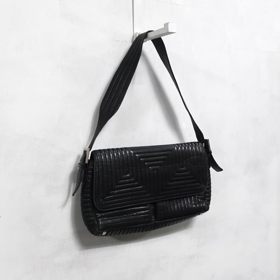 BALLY 발리 고딕 숄더 레더백 상품이미지2