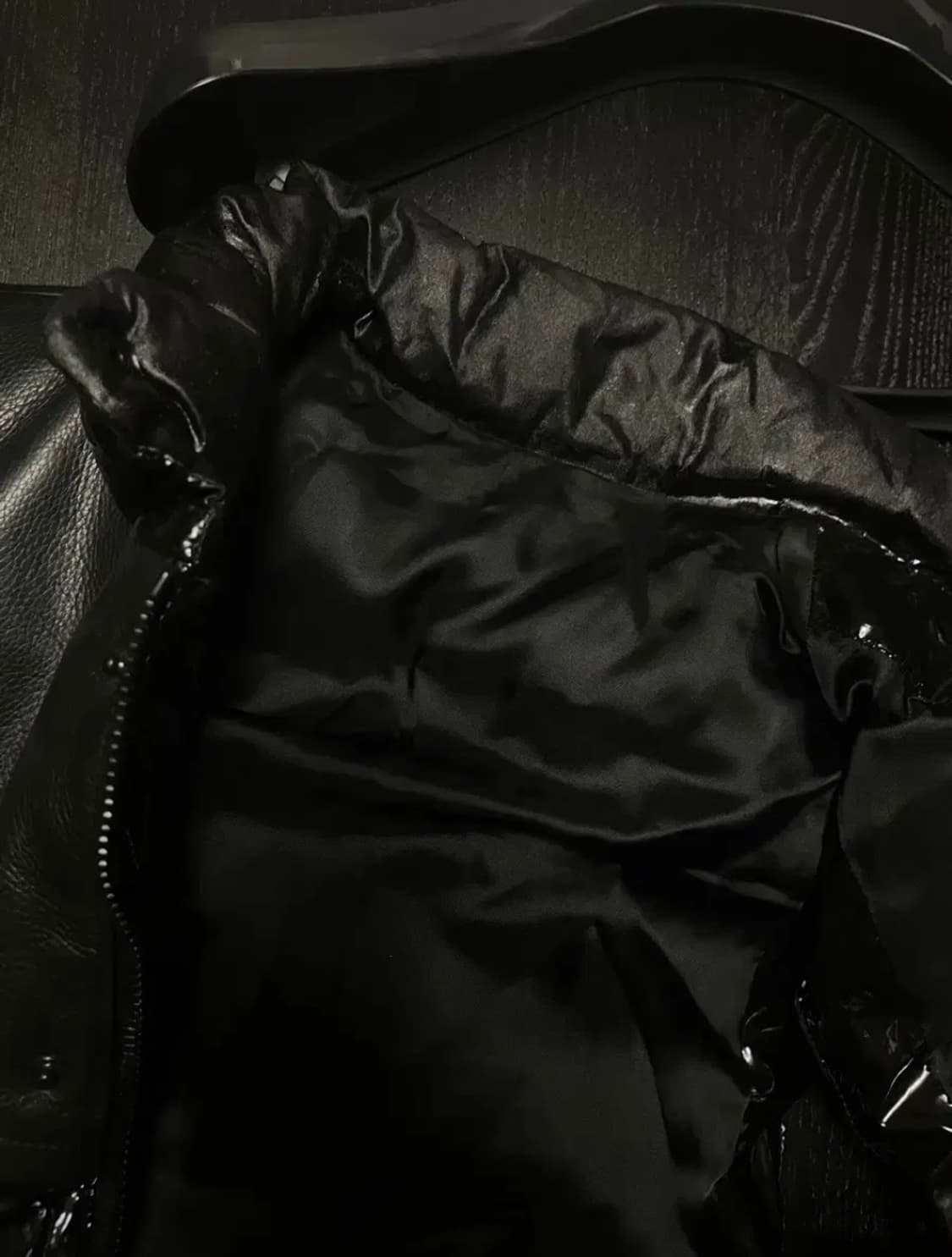 지방시 구스다운 유광 패딩 조끼 상품이미지5