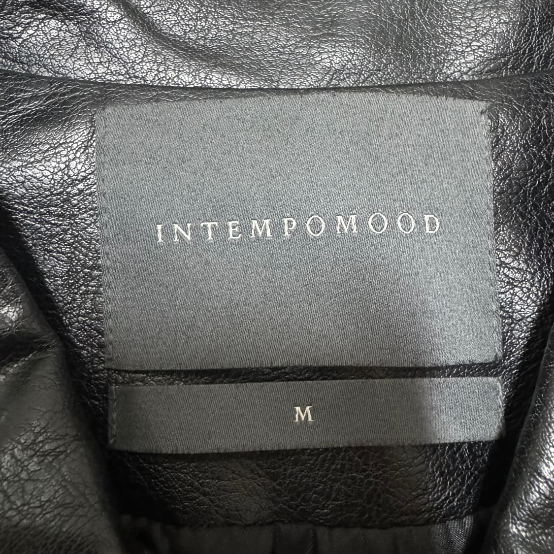 인템포무드 커브드 페이크 레더자켓 상품이미지3