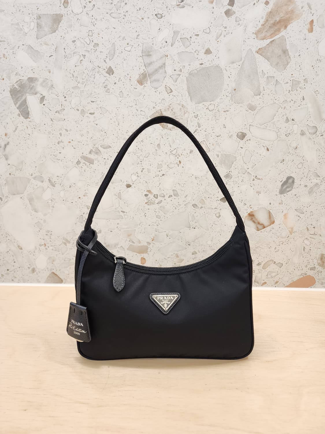 프라다 블랙 테수토 2000 리에디션 리나일론 호보백 2023 상품이미지1