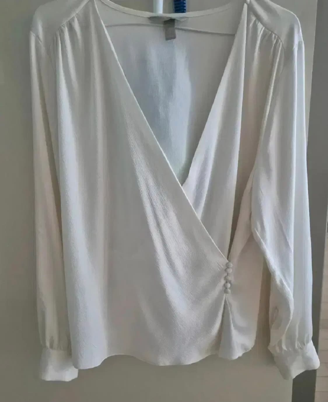 v넥 화이트 블라우스 상품이미지1