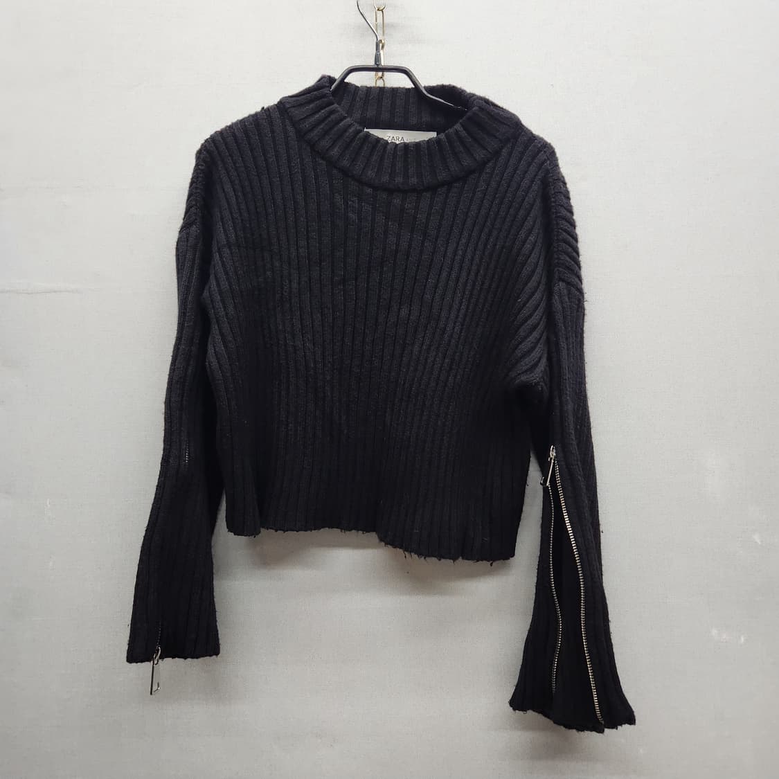 자라 소매지퍼 디테일 크롭 니트 S(M) 상품이미지1