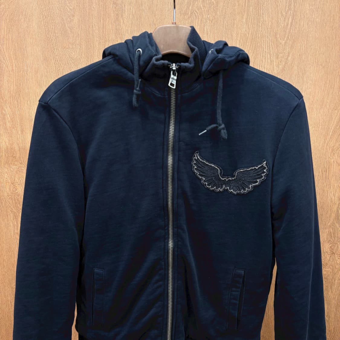 아르마니 익스체인지 후드 집업 날개 자수 시보리 밴딩 디테일 블랙 상품이미지4