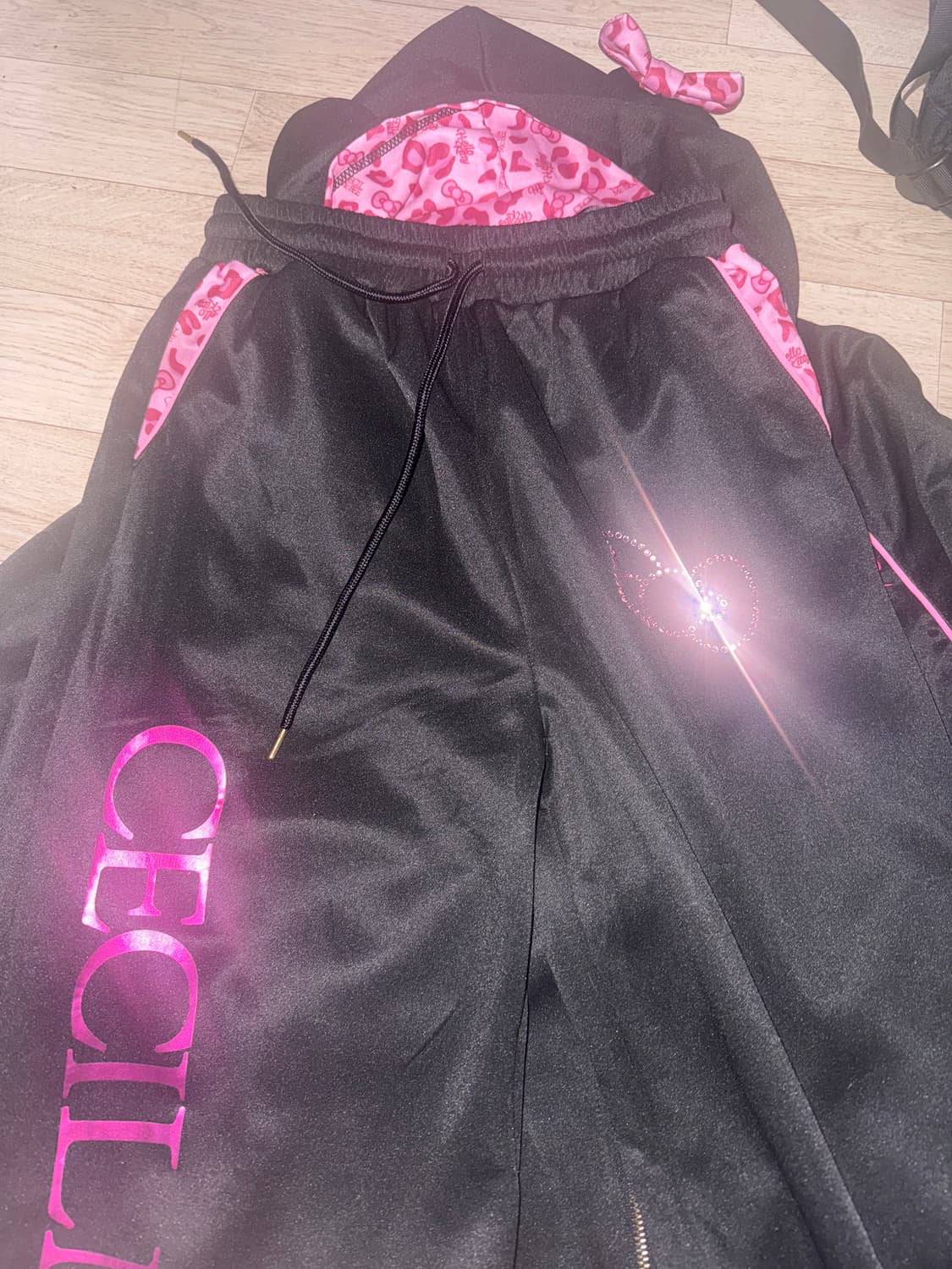 급처))세실맥비 헬로키티 콜라보 트레이닝 셋업 핑크갸루호피 상품이미지2