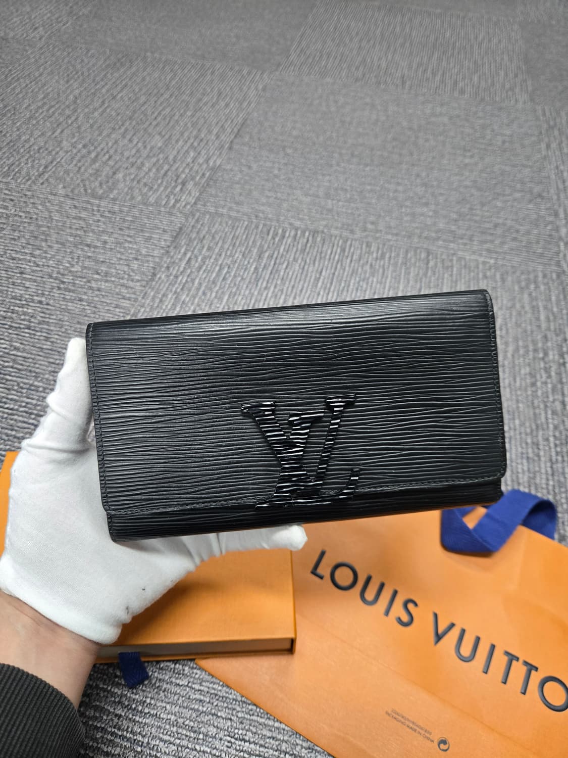 [특가][정품] 루이비통 카퓌신 장지갑 상품이미지1