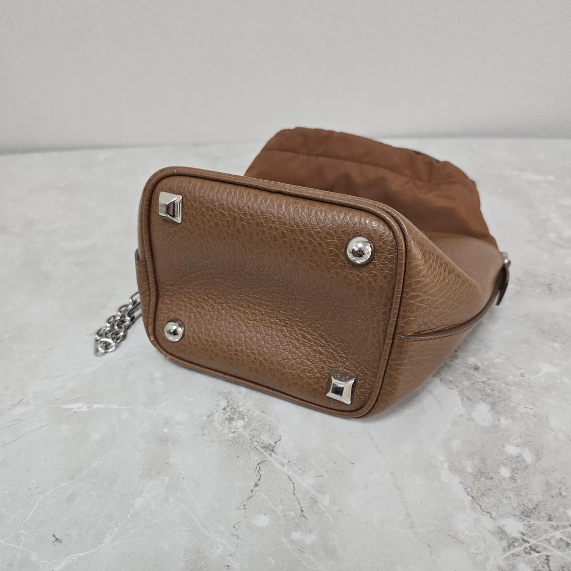 메종 마르지엘라 5ac 버킷백 브라운 판매 상품이미지3