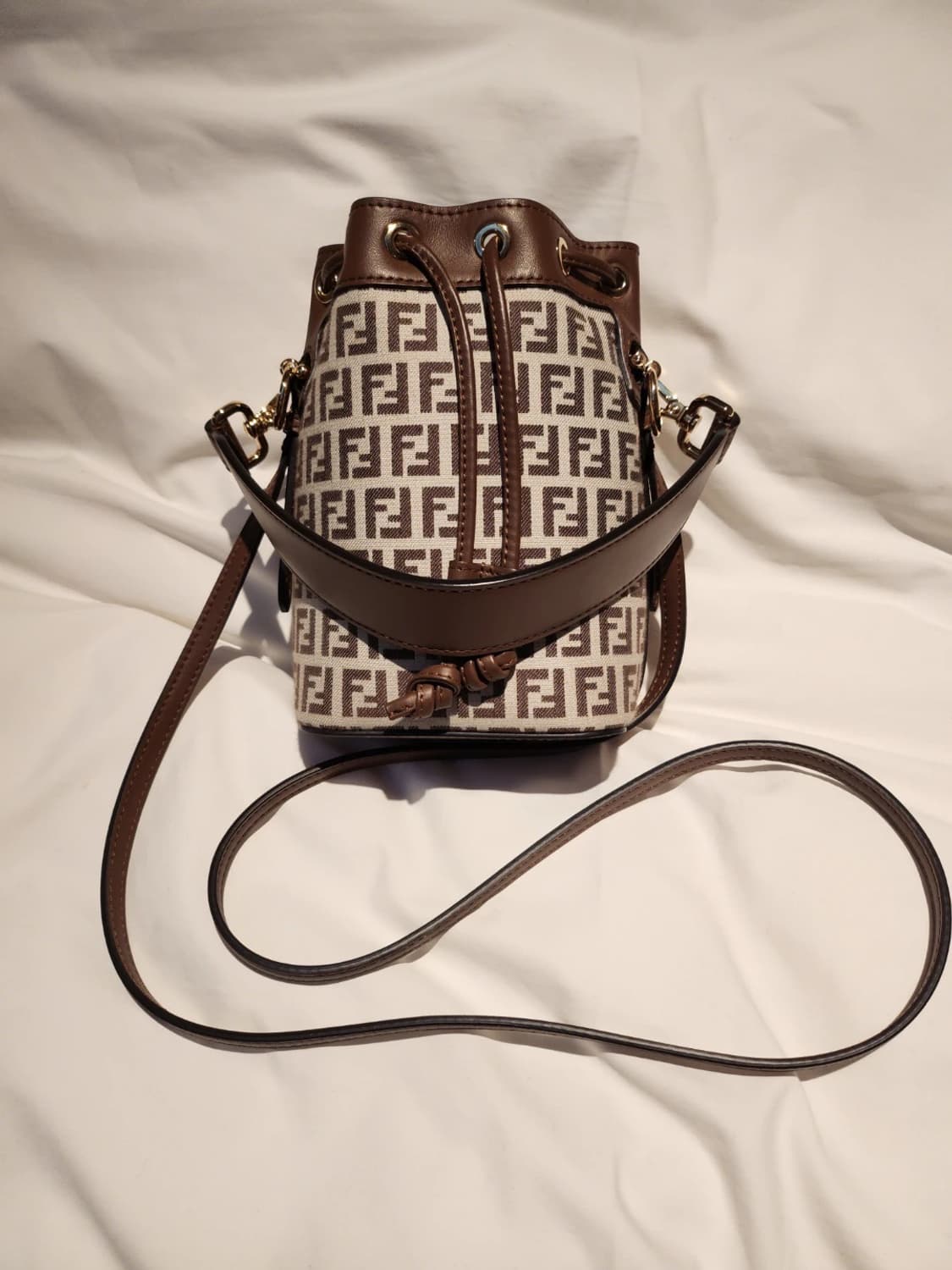 펜디 몬트리조 버킷백 상품이미지1