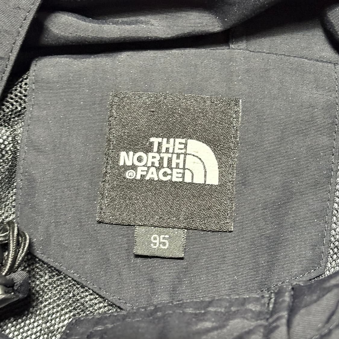 The North Face 포켓 블랙 후드 바람막이 상품이미지3