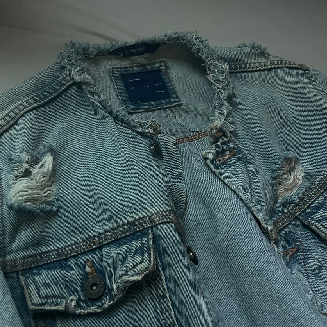 Zara 데미지 데님 자켓 상품이미지1