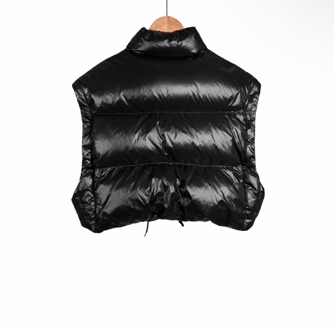 [42] 프라다 여성 삼각로고 리나일론 컨버터블 숏 패딩 자켓 블랙 상품이미지4