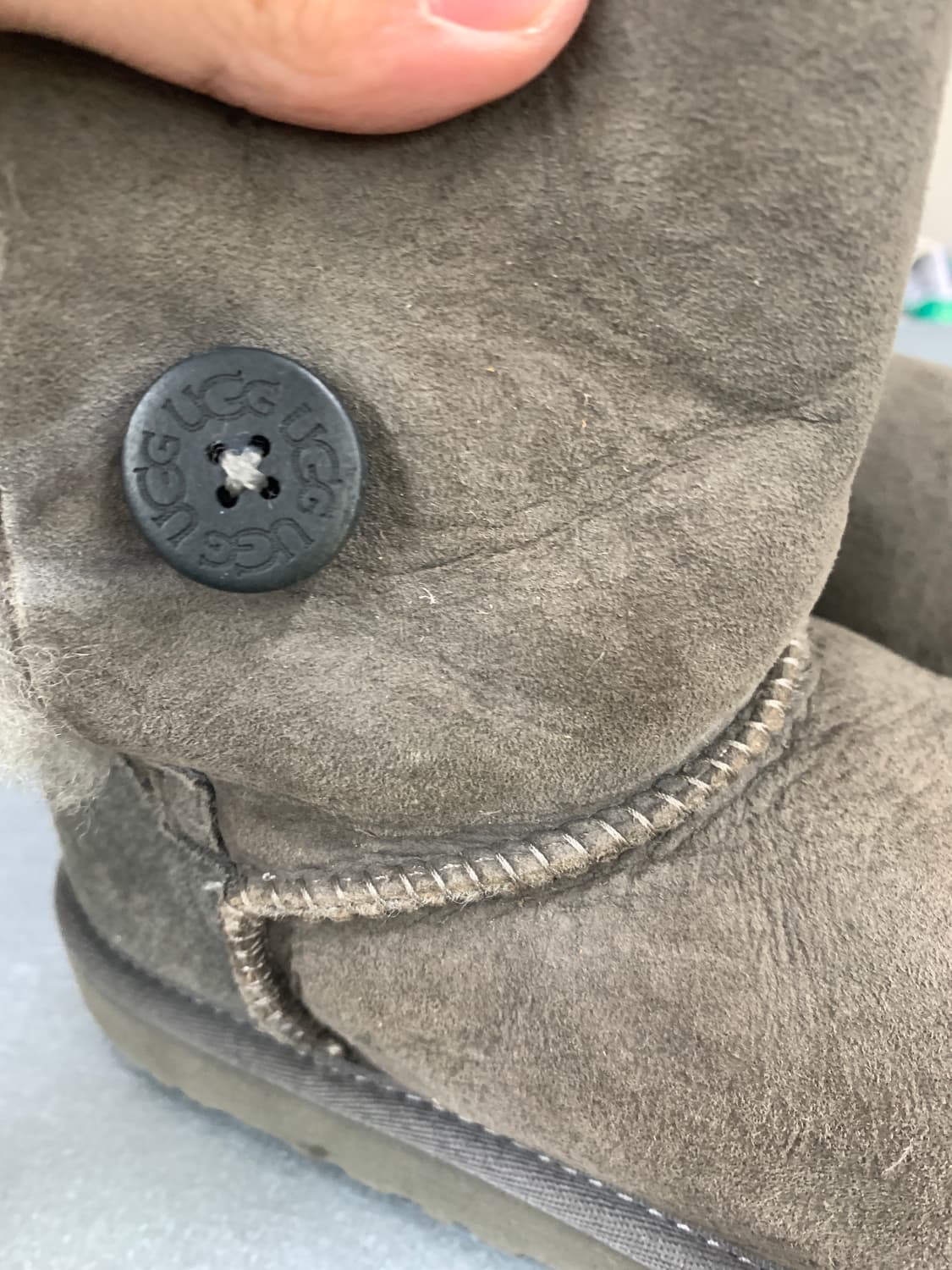 어그 미니 베일리 버튼 II 부츠 그레이 220 상품이미지5