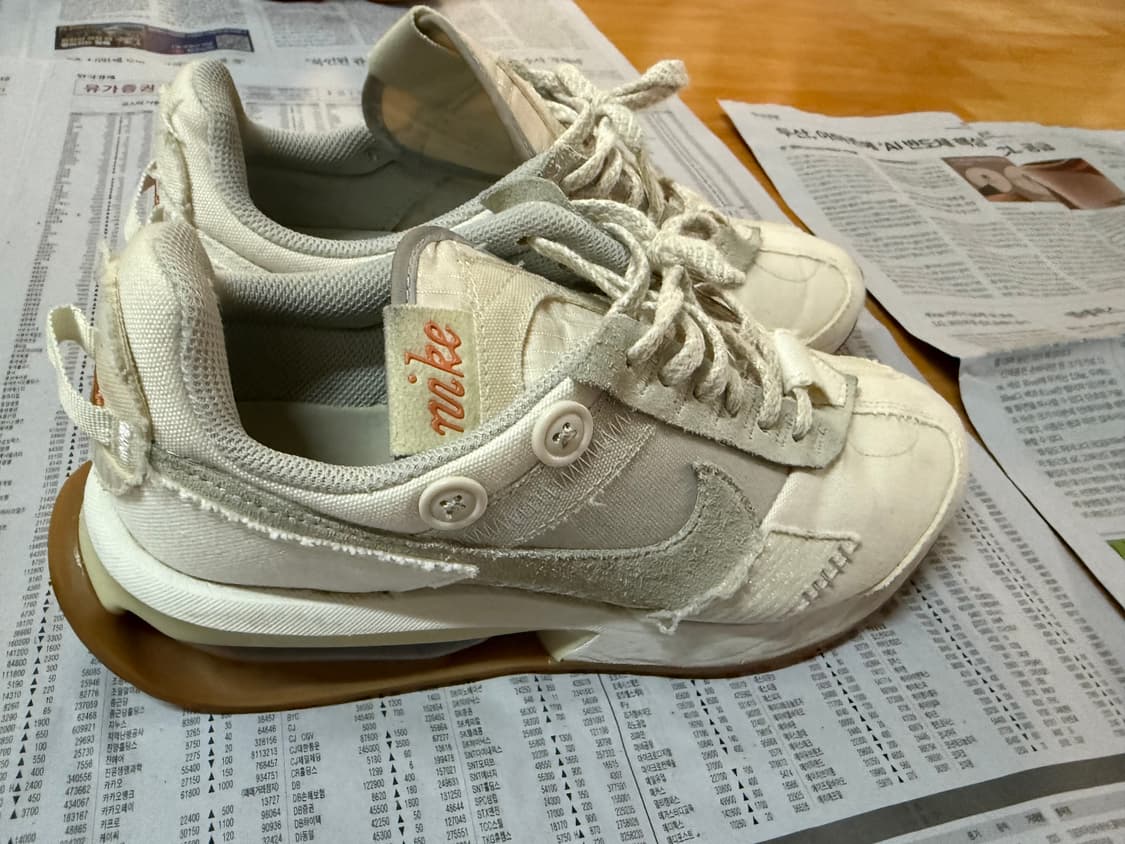 나이키 에어맥스 프리데이 써밋화 255판매합니다!(실착255-260) 상품이미지3