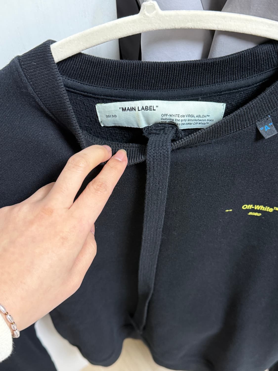 오프화이트 맨투맨 상품이미지3