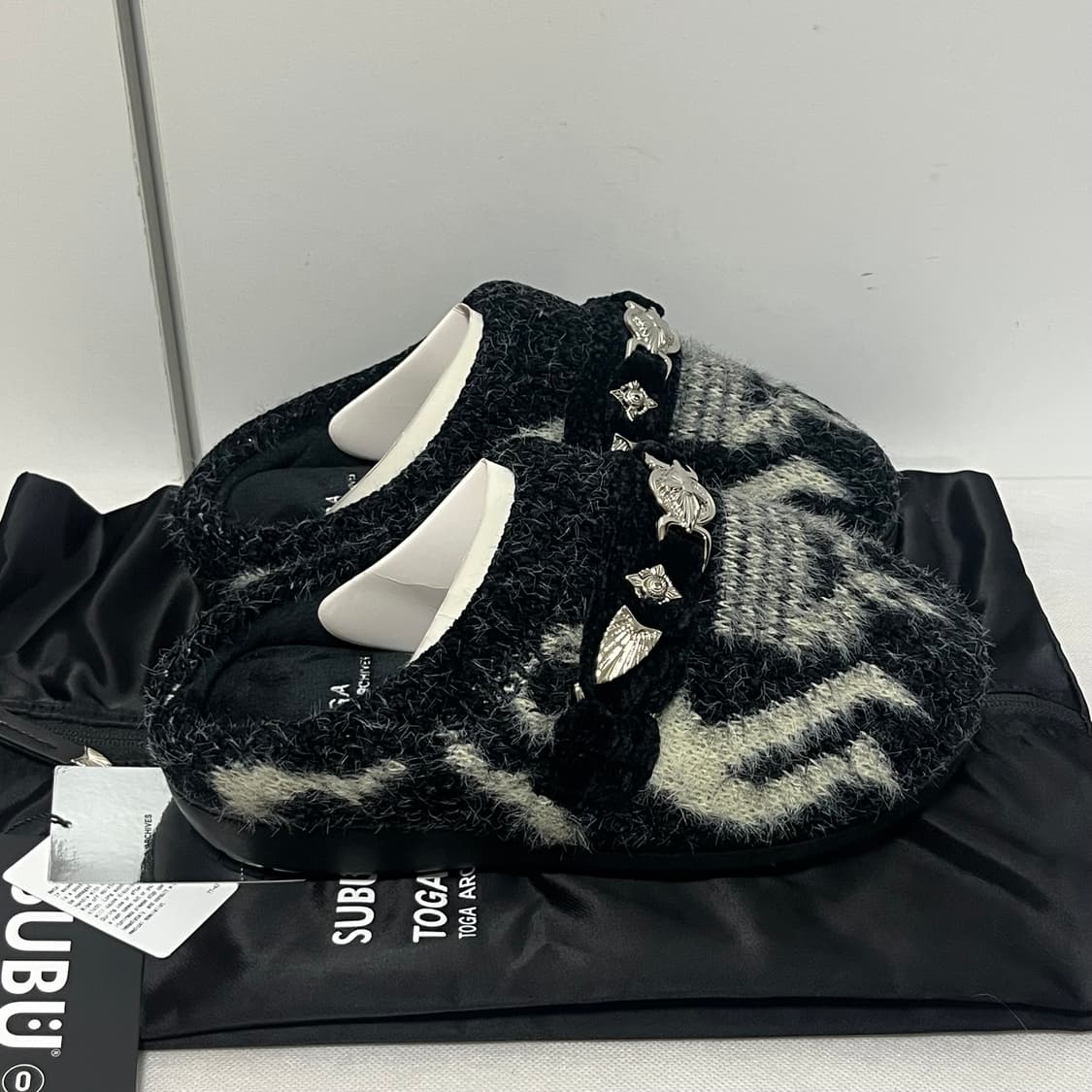 [0]토가풀라 x 수부 25fw 니트 슬립온/블랙 상품이미지2