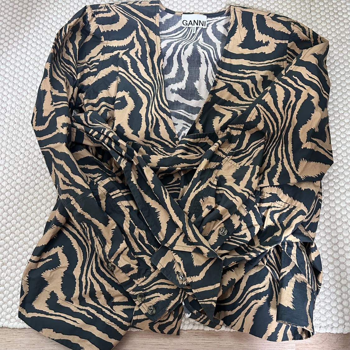 GANNI 지브라 패턴 랩 블라우스 36 상품이미지1