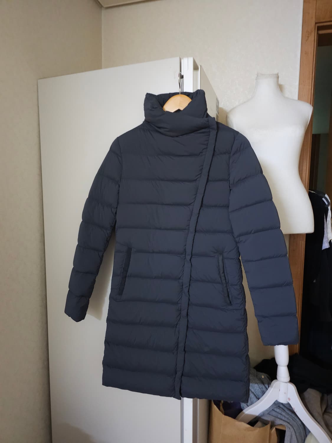 베라왕 슬림핏 다운패딩 상품이미지1