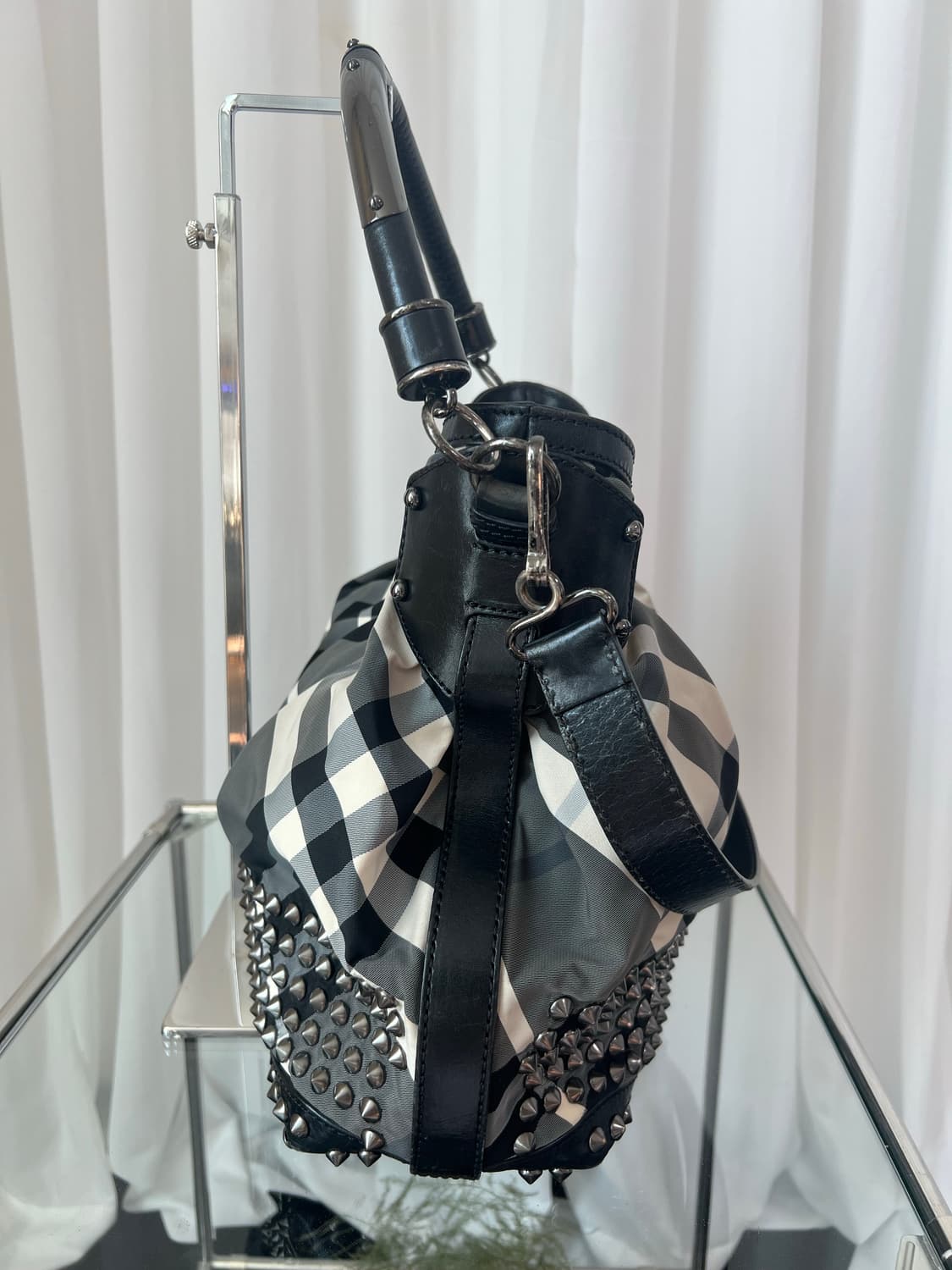 버버리 체크 스터드 호보백 상품이미지5