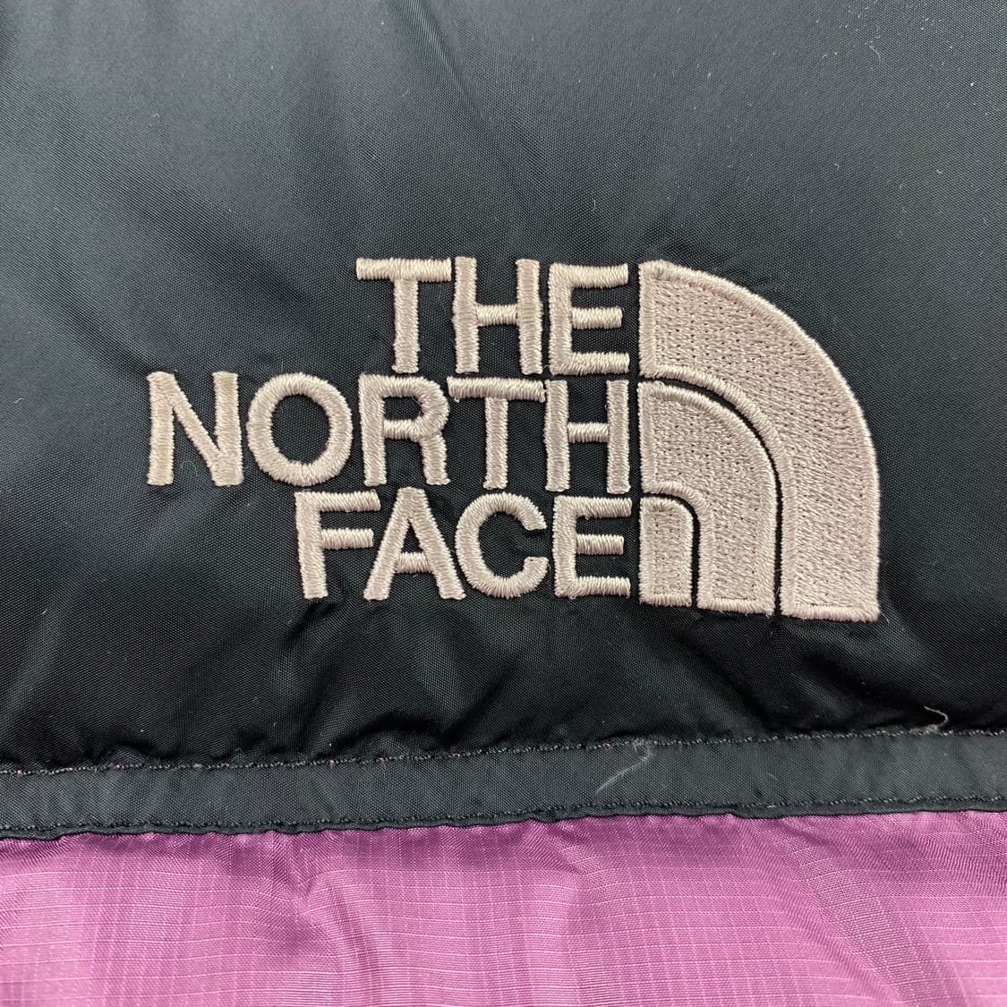 노스페이스 눕시 700 구스다운 패딩 베스트 퍼플 상품이미지3